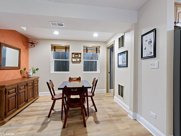 5th image of 6160 N Winthrop Ave APT 1S