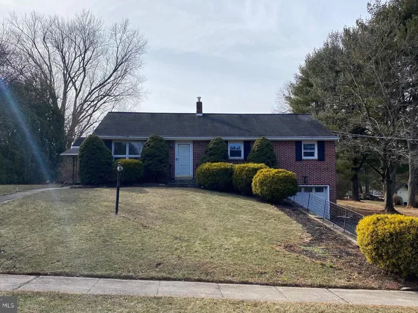 14 Queen St, Douglassville, PA 19518
