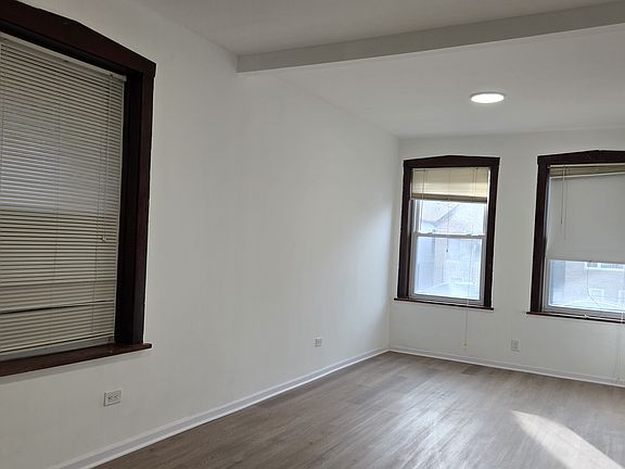 4th image of 3213 S May St #1F