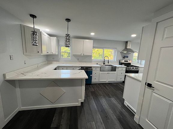 2nd image of 3543 Lincoln St