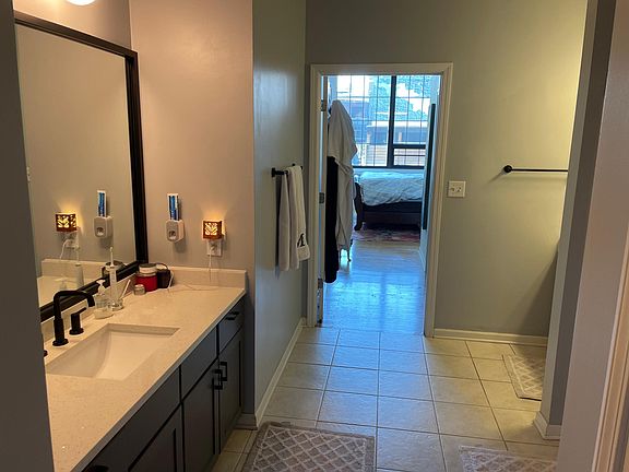 4th image of 624 E Walnut St APT 12