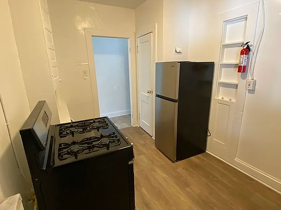 2nd image of 694 Rutherford Ave APT A4