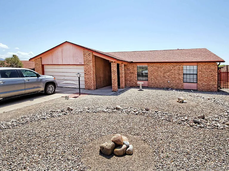 4542 Pyrite Ct NE — Photo 1