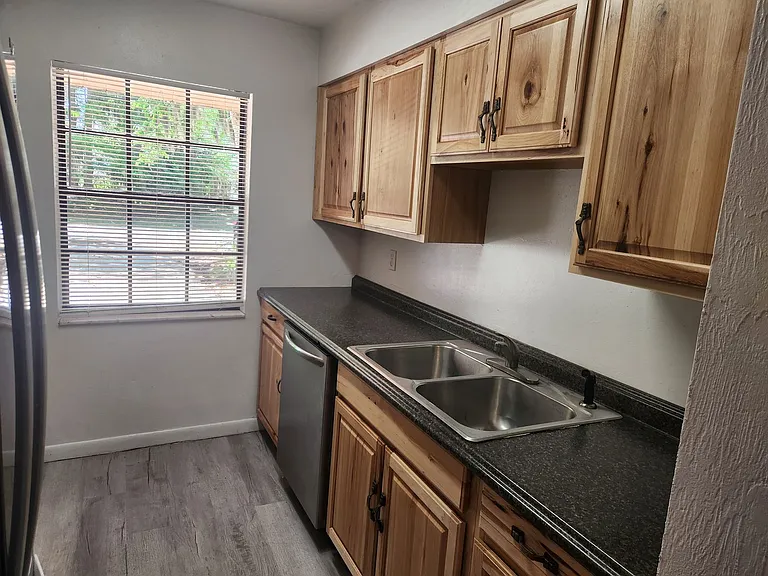 1559 Hammock Dr — Photo 7