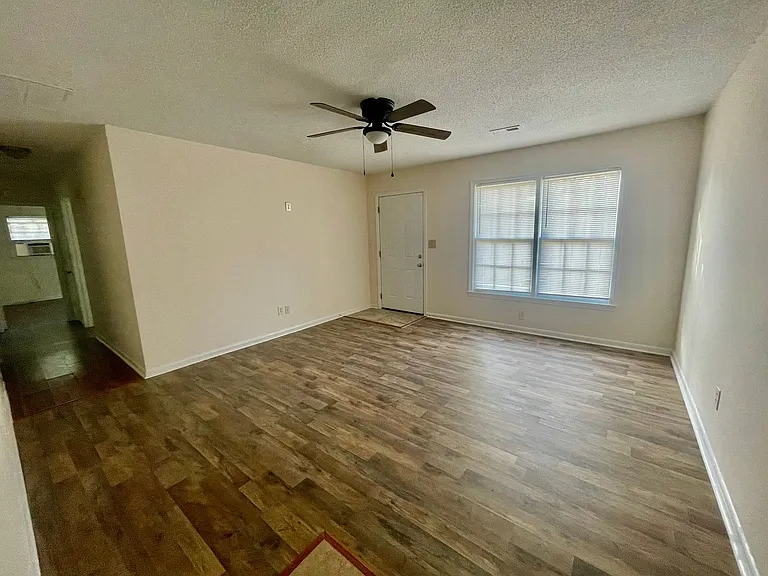 987 Pebble Rd — Photo 4