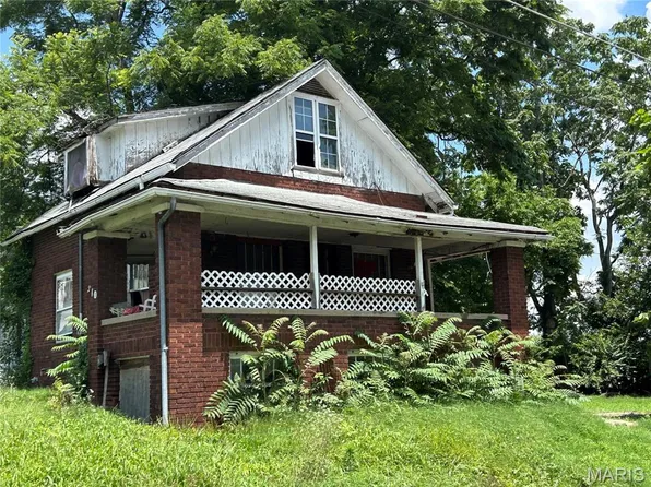 210 S Skaggs St, Harrisburg, IL 62946