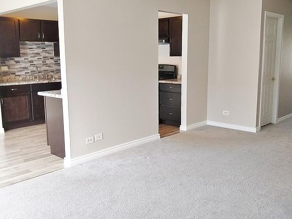 4th image of 404 Sandalwood Ln