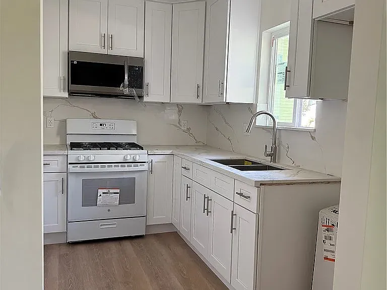 1 bed, 515 sqft, $2,200 — Photo 3
