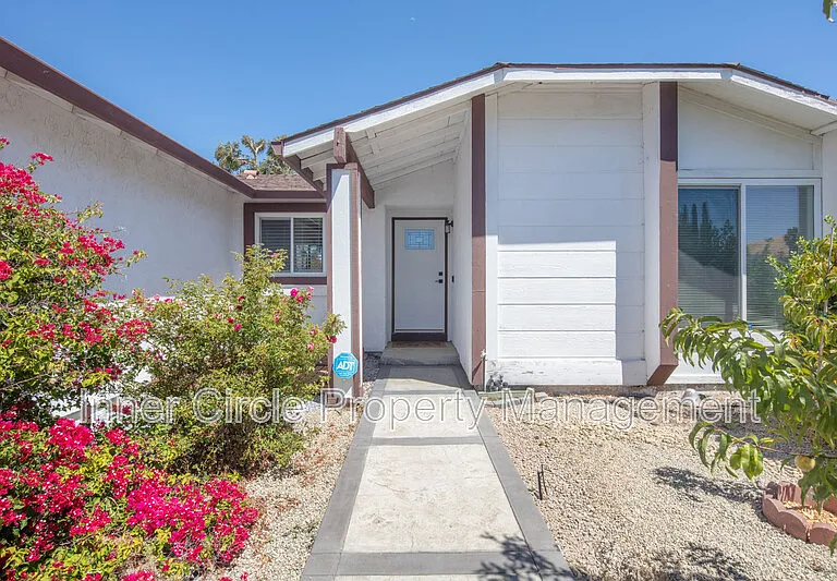 2225 Mount Whitney Dr — Photo 2