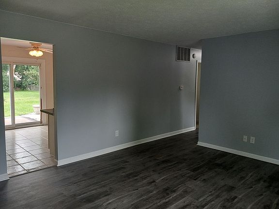 4th image of 533 Dittman St