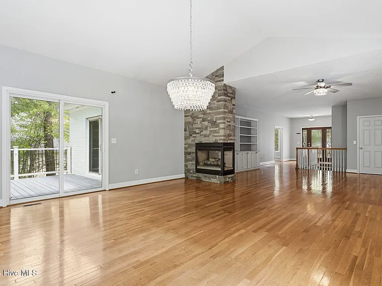 25 Kingswood Cir — Photo 11