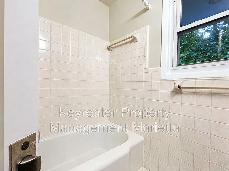 3720 Lake Dr SE — Photo 23
