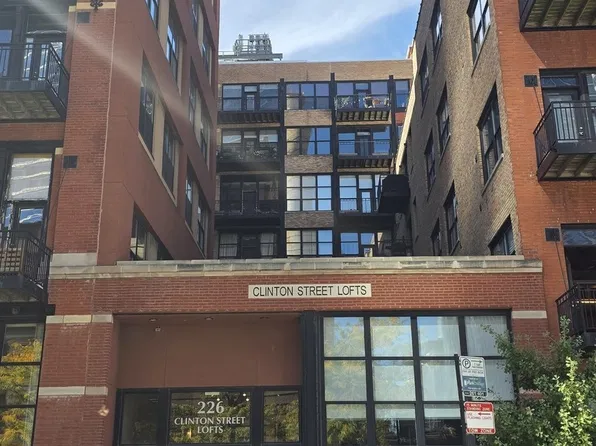 226 N Clinton St APT 225, Chicago, IL 60661
