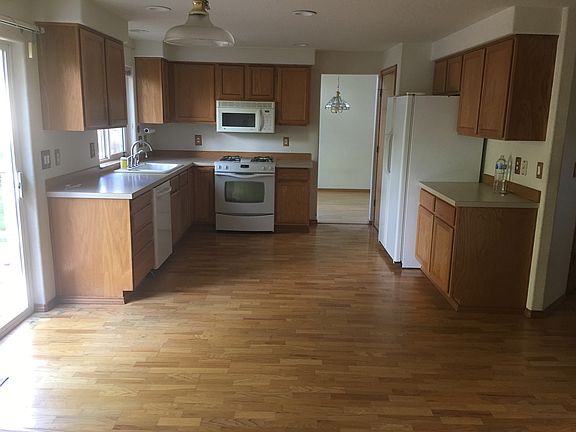 5th image of 5593 SE Clearbrook St