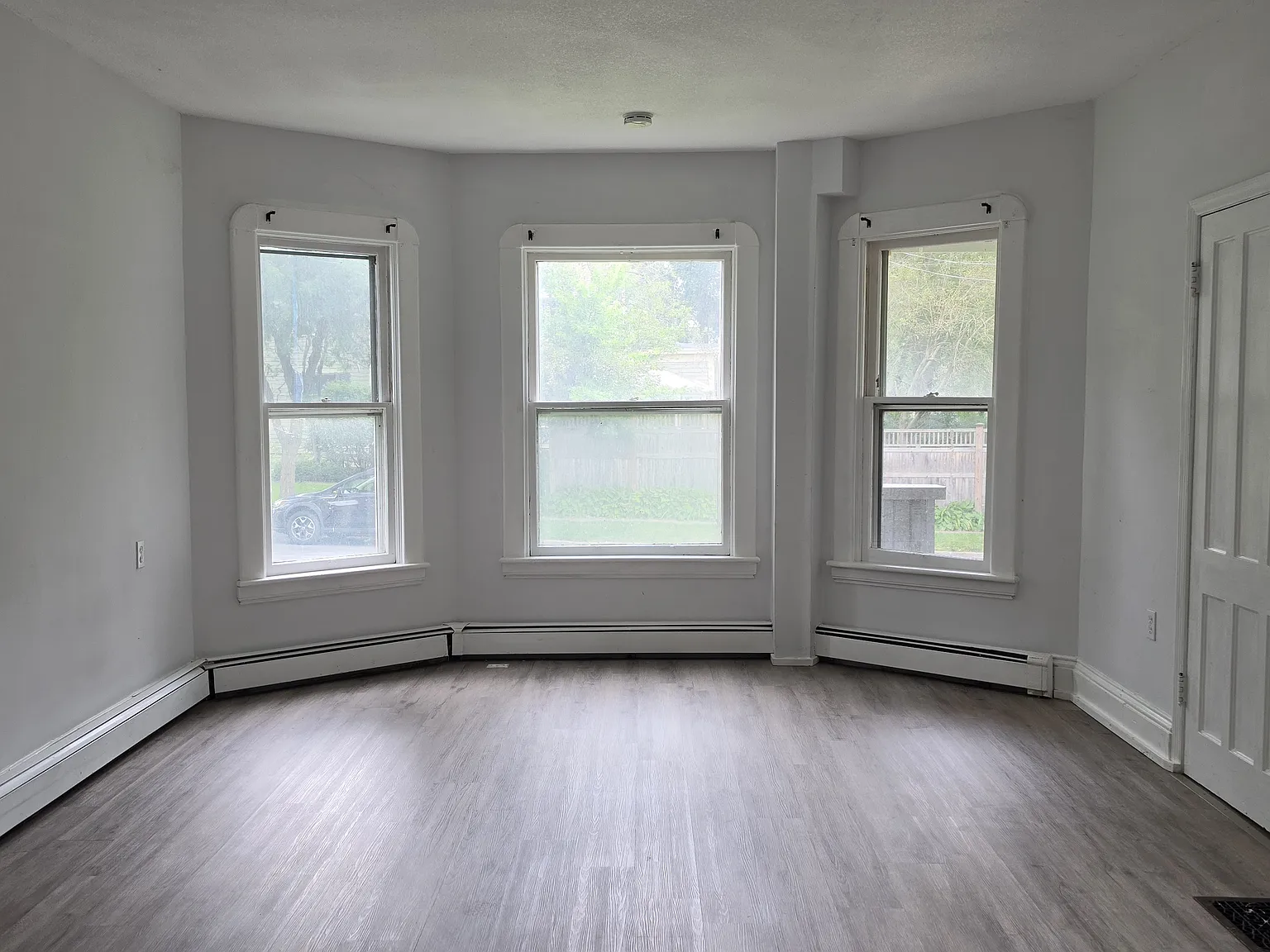 2 bed, 1056 sqft, $1,700 — Photo 3
