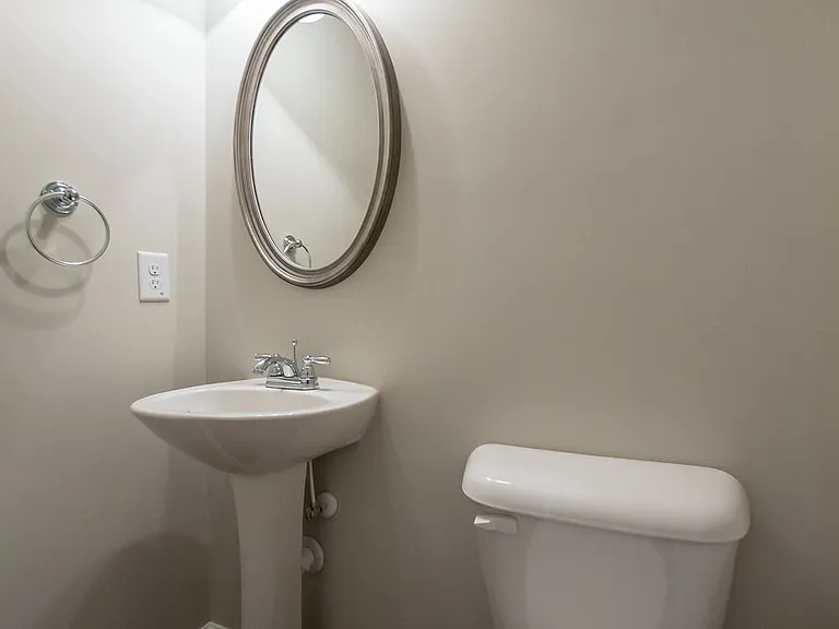357 E Broad St — Photo 16