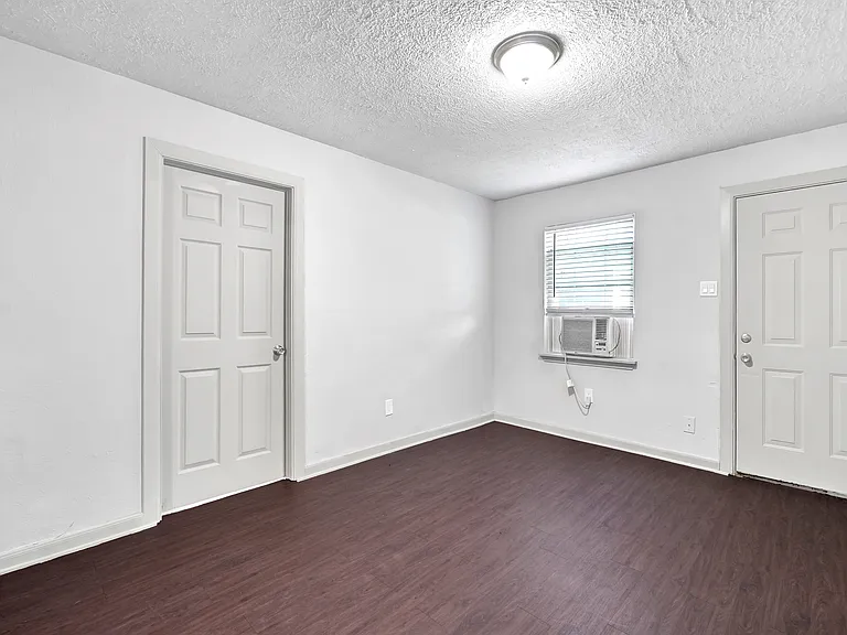 2503 Delano St — Photo 22