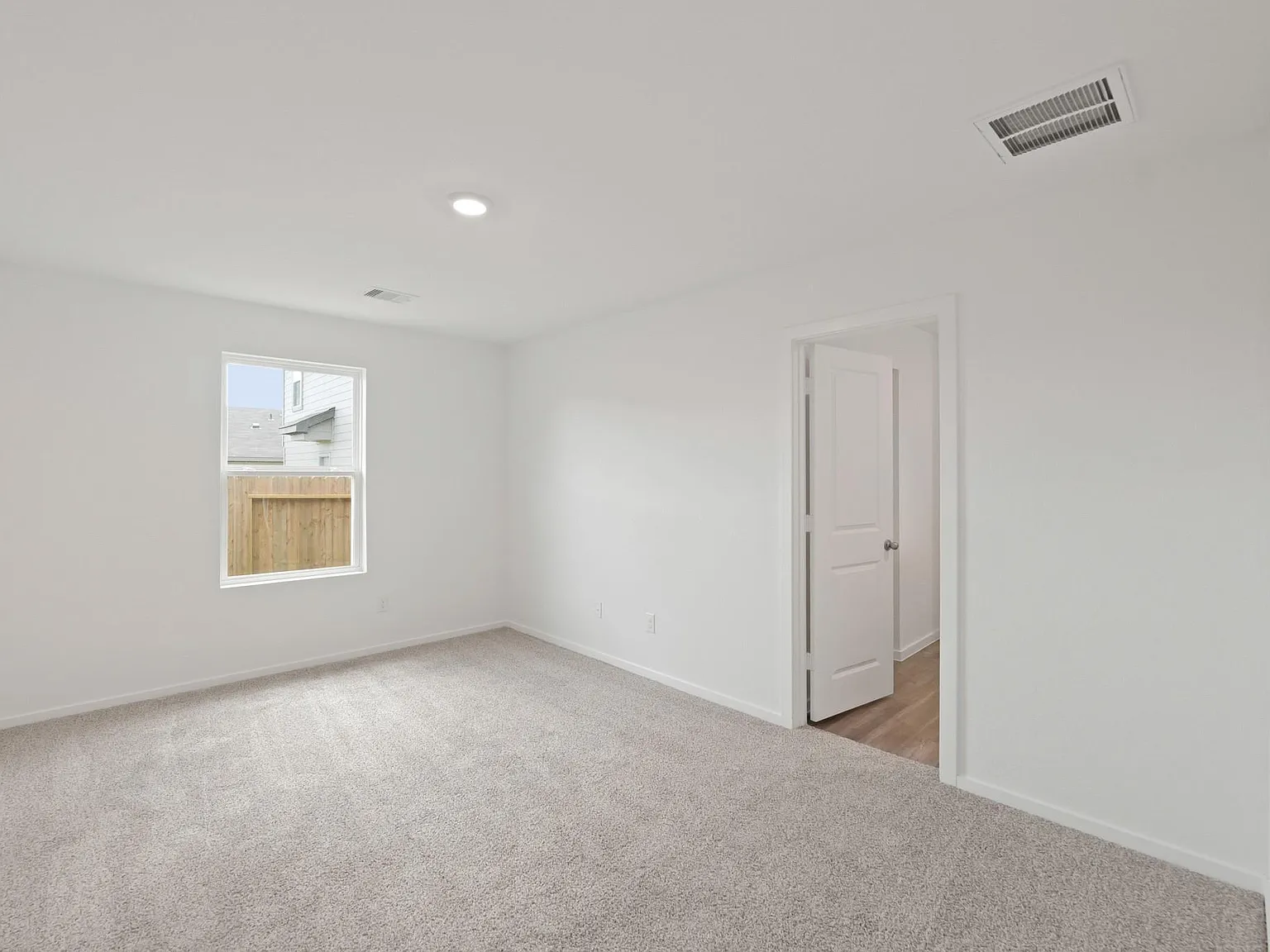 3 bed, 2.0 bath, 1156 sqft, $2,050 — Photo 4