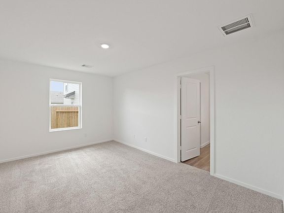 4th image of 925 Sutherland Falls St