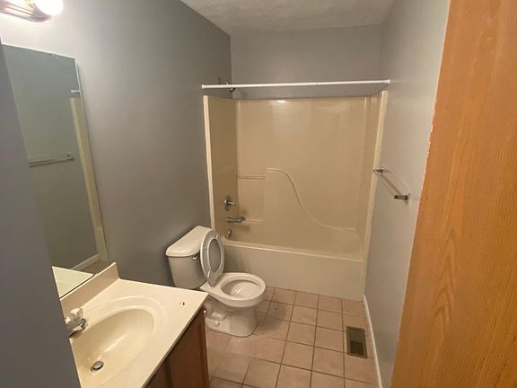 4th image of 930 Highland Ave