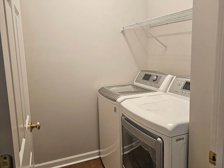 140 Patricia Ct — Photo 9