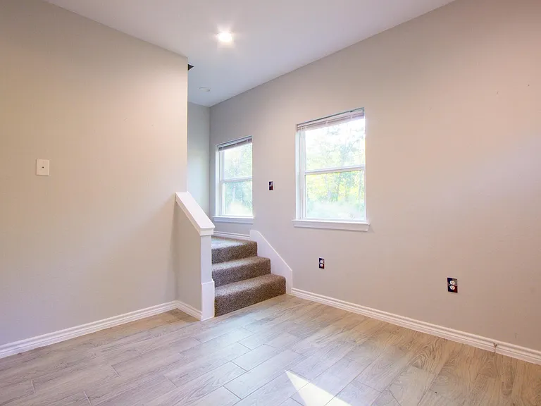 15629 Holly Dr — Photo 6