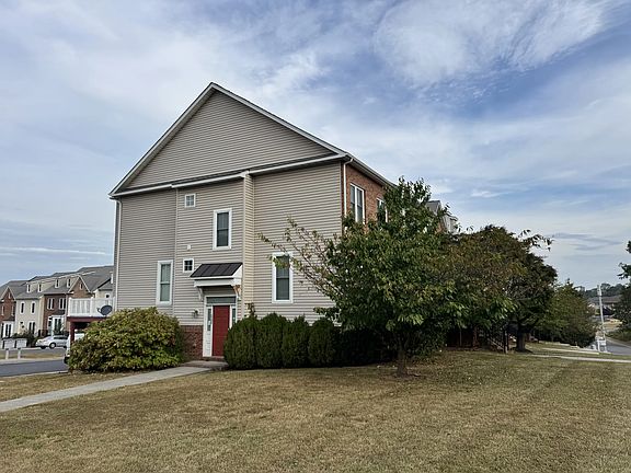 2nd image of 2195 Deyerle Ave #2195