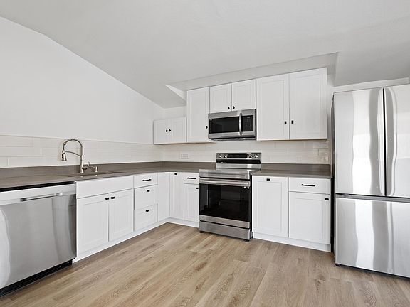 3rd image of 325 S 2nd St Unit B