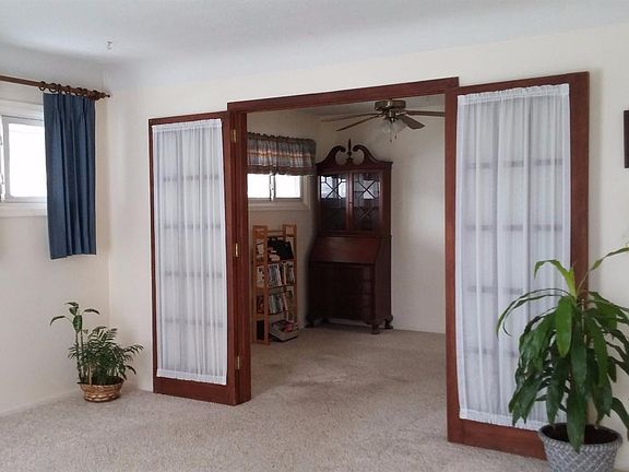 3rd image of 715 Tamarac Dr