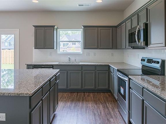 5th image of 1241 Brookstone Cir NE