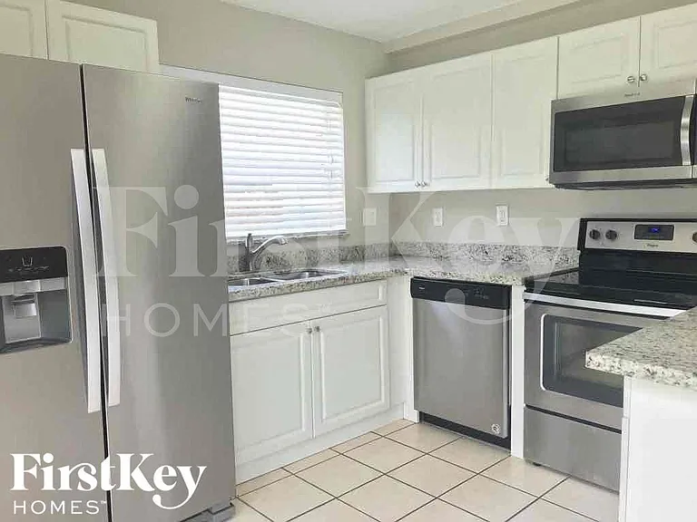 18050 SW 142nd Ct — Photo 7