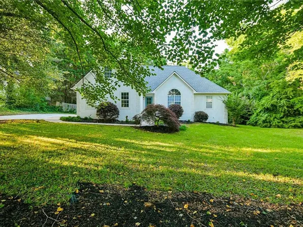 105 Stonemount Ct, Sharpsburg, GA 30277