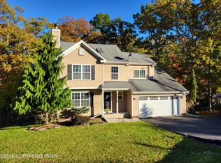 1125 Dorset Dr, Bushkill, PA 18324