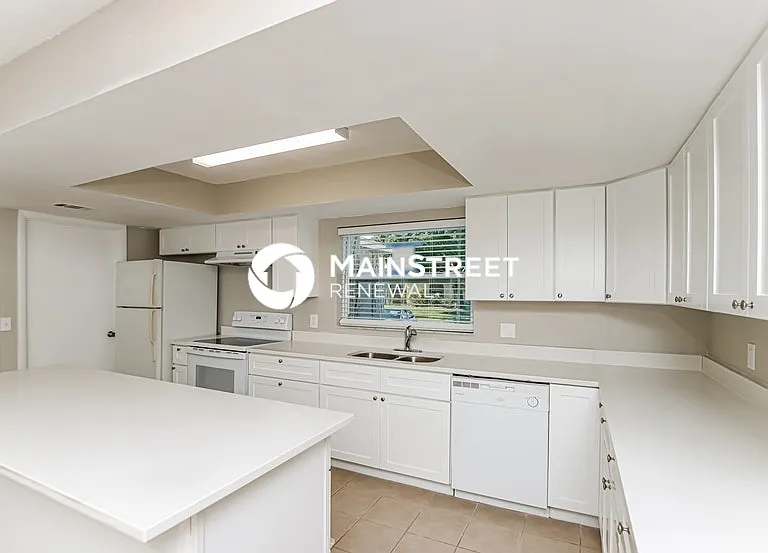 1513 Hendren Dr — Photo 5