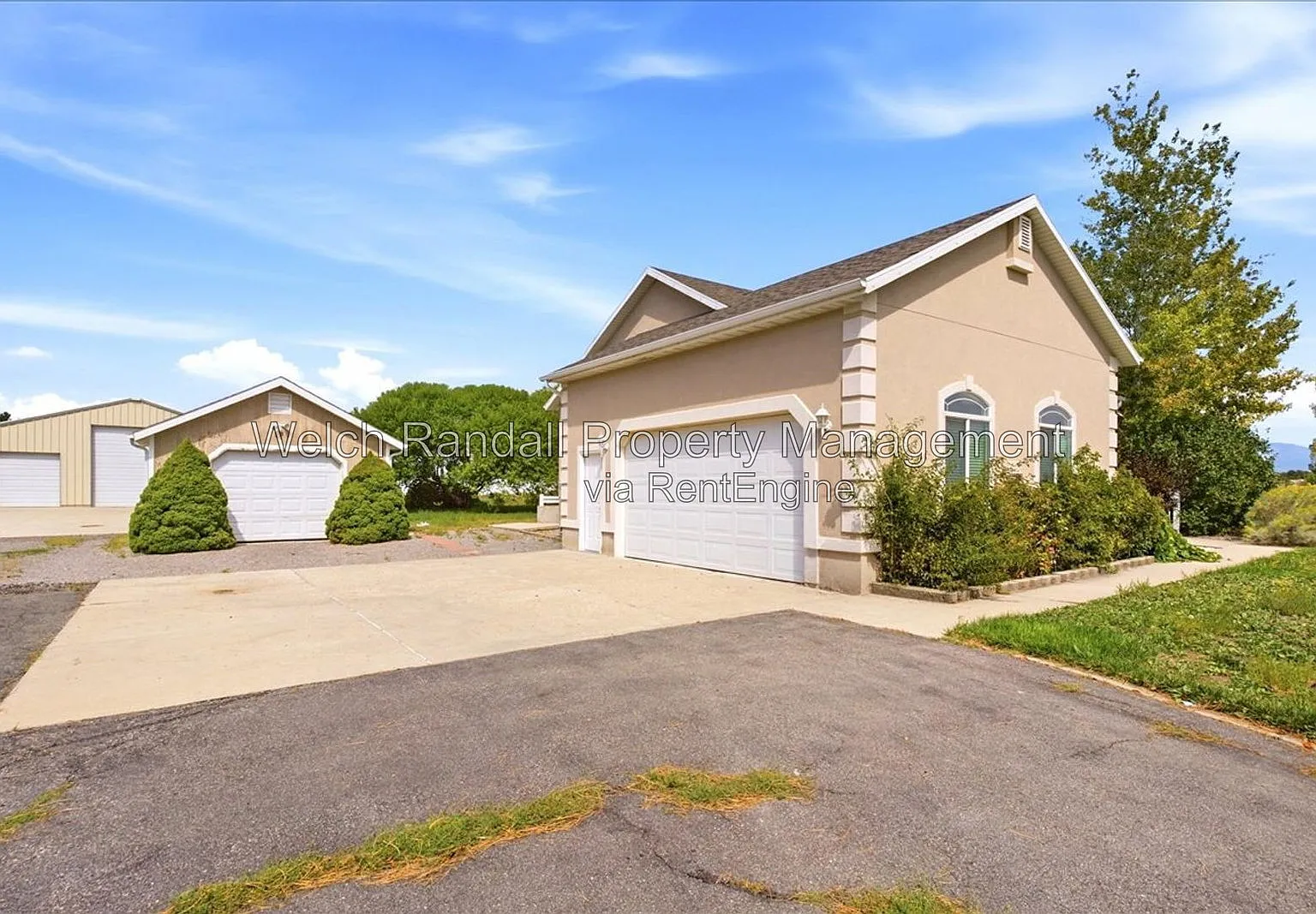 6 bed, 3.0 bath, 2601 sqft, $2,745 — Photo 2
