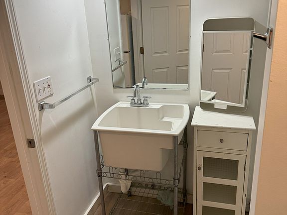 2nd image of 2132 N Winchester Ave #G