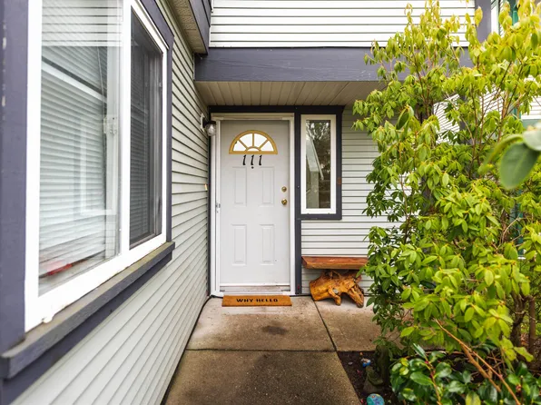5711 Ebbtide St #111, Sechelt, BC V0N 3A3