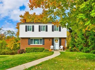 104 Treeview Dr, Coraopolis, PA 15108