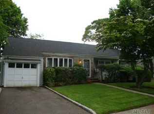 9 Anding Ave, Merrick, NY 11566
