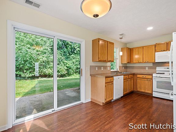 5th image of 8521 Courtland Dr NE #5