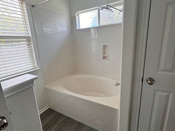 3rd image of 219 Lidell St