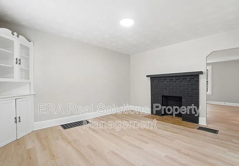 394 S Guilford Ave — Photo 9