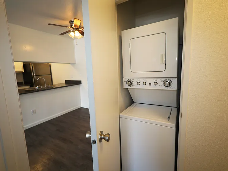 Sierra Ridge Apartments — Photo 9