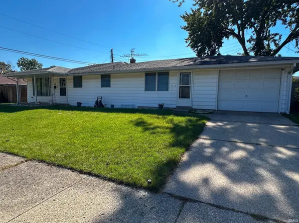 2318 Club Dr, South Bend, IN 46615