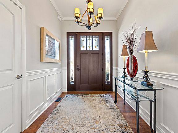 5th image of 109 Saint Anns Ct