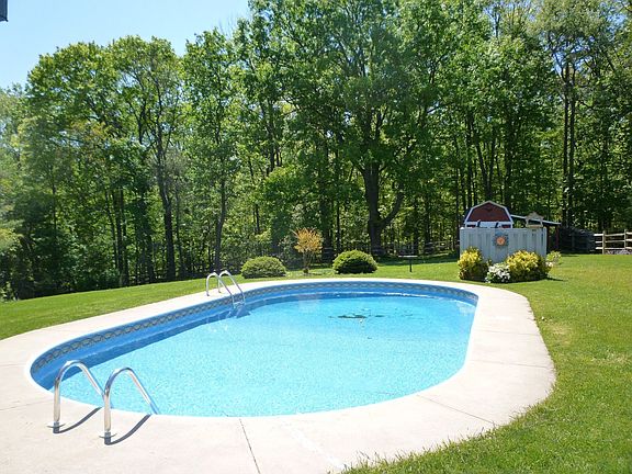 Sparkling Inground Pool! 