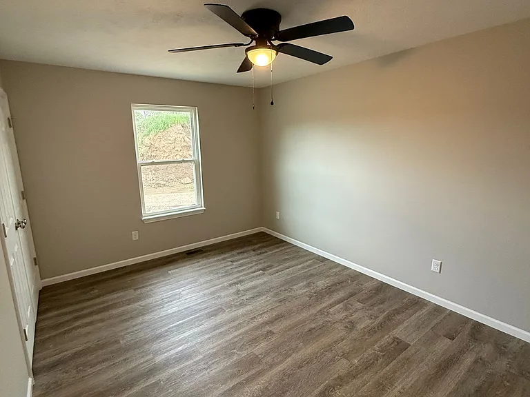 582-580 W Goodman Dr #580 — Photo 5