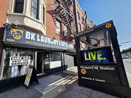 Rented by Voro Purple LLC | media 16