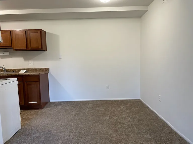 Charter Oaks Apartments — Photo 241