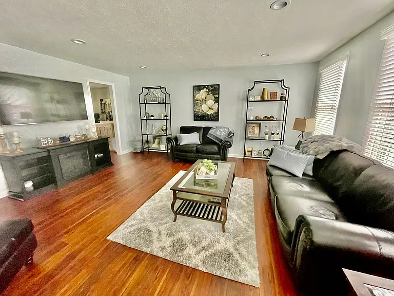 307 Marshall Heights Dr — Photo 4